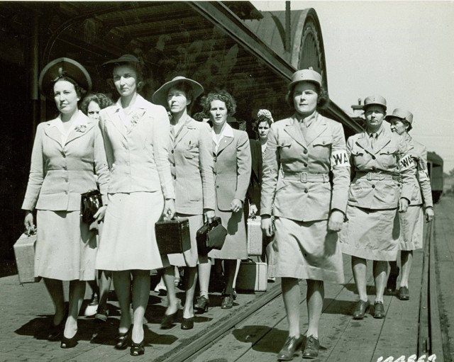 photo of women soldiers